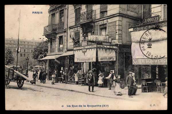 FRANCE, Paris XI, Rue de la Roquette,devant magasins, anim&eacute; (75)