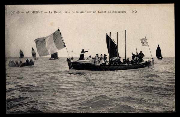 FRANCE, Audierne, Benediction de la Mer sur un Canot de Sauvetage, anim&eacute; (29)