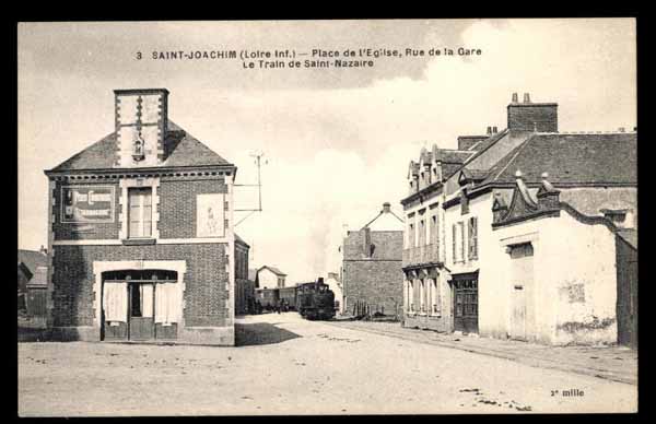 FRANCE, Saint-Joachim, Place de l\'Eglise, steam train &agrave; vapeur (44)