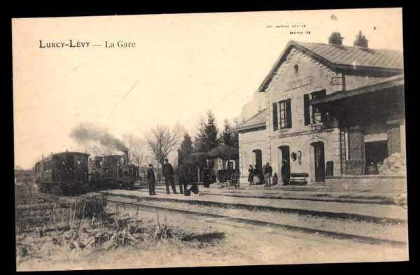 FRANCE, Lurcy-Levy, gare interieur, railway station, steam train, anim&eacute; (03)